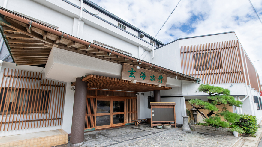 *【外観】ようこそ！玄海旅館へ！