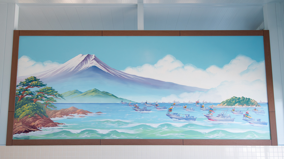 【銭湯 湊の湯】男湯。全国に３人しかいない銭湯ペンキ絵師による作品を見ながらご入浴♪