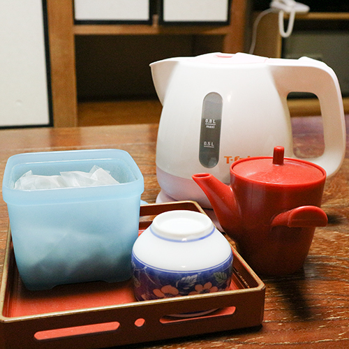 *[客室一例]電気ケトルとお茶セットをご用意しております。