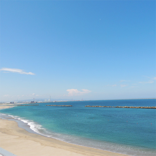 *[客室一例]阿字ヶ浦海岸を一望！波の音もすぐ近くに聴こえ非日常のひとときを過ごせます。