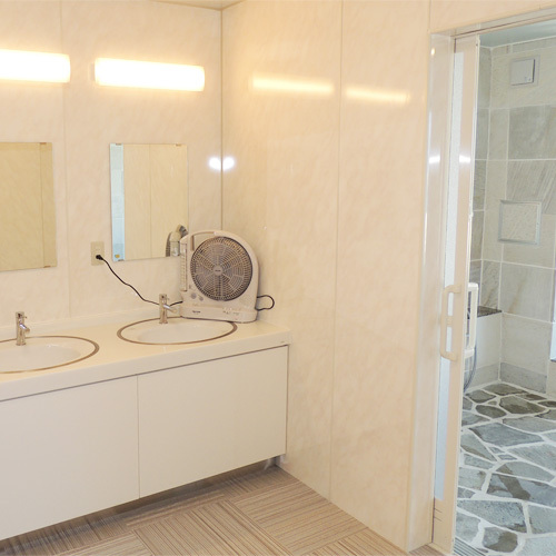 *[大浴場一例]リニューアルしたての大浴場は清潔感があふれ快適にご利用いただけます。