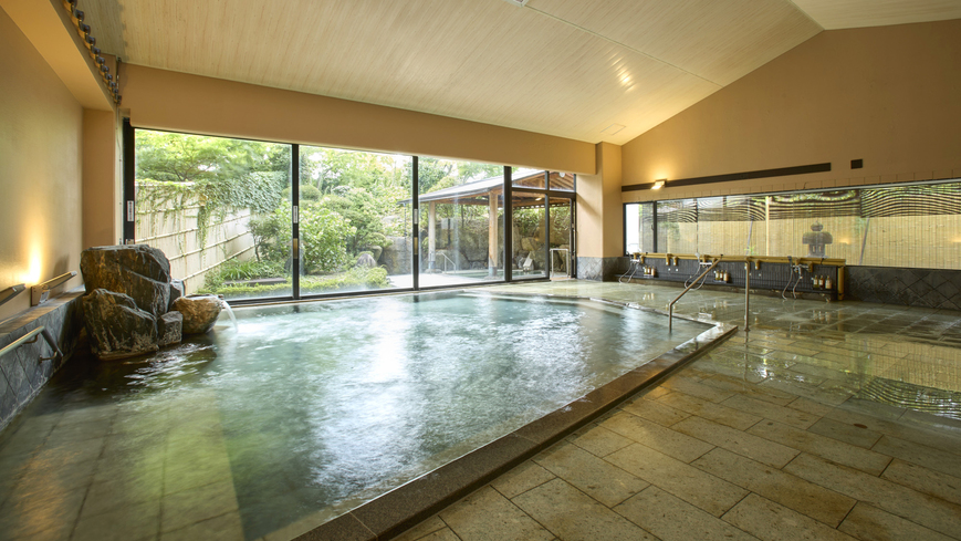 大浴場天童大きな窓が特徴の、開放的な空間