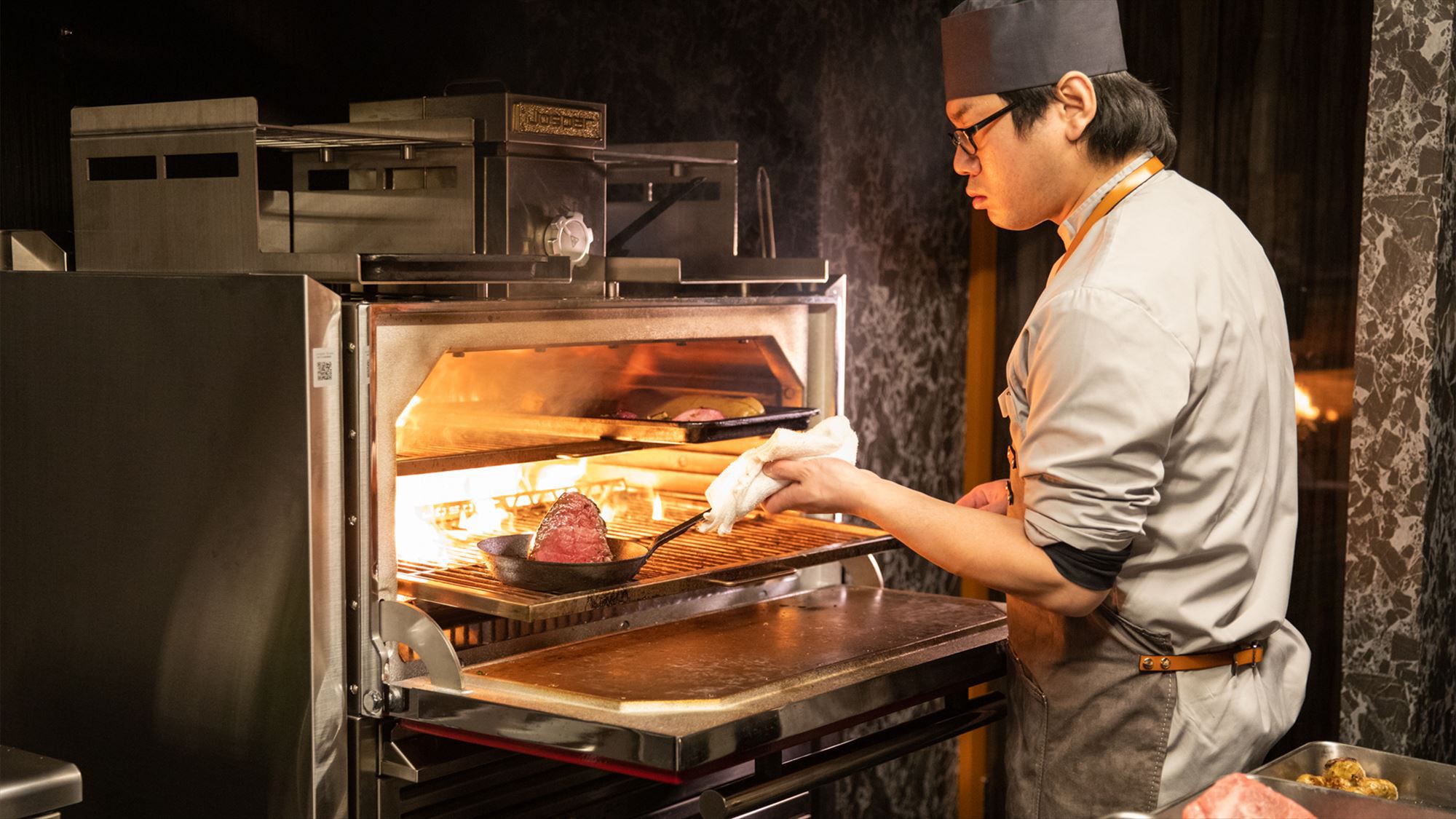 【ジョスパーグリル】世界中の有名レストランで愛される、100％炭焼きのグリル