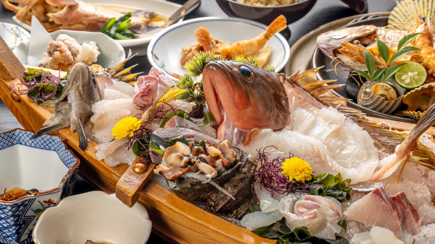 【夕食】瀬戸内地魚の活造り(舟盛り)を中心とした会席料理<来島鯛・幻のあこう等舟盛り付プラン＞