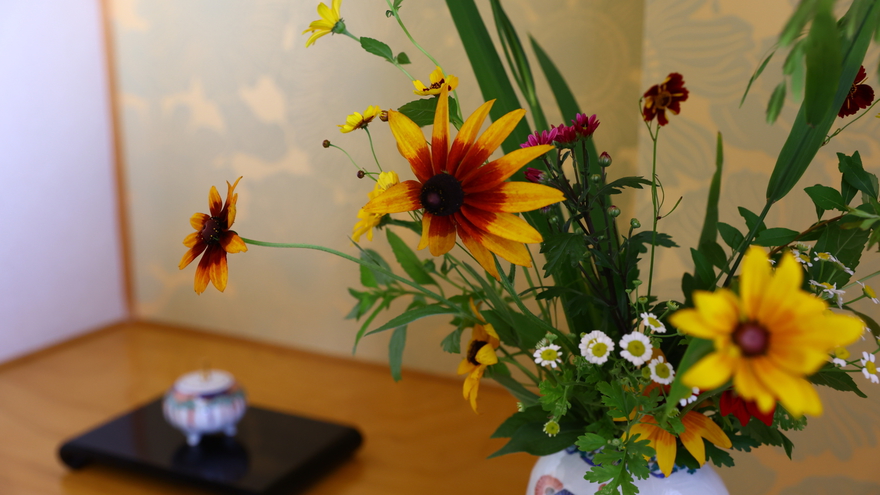 繊細な姿が可愛らしい季節のお花