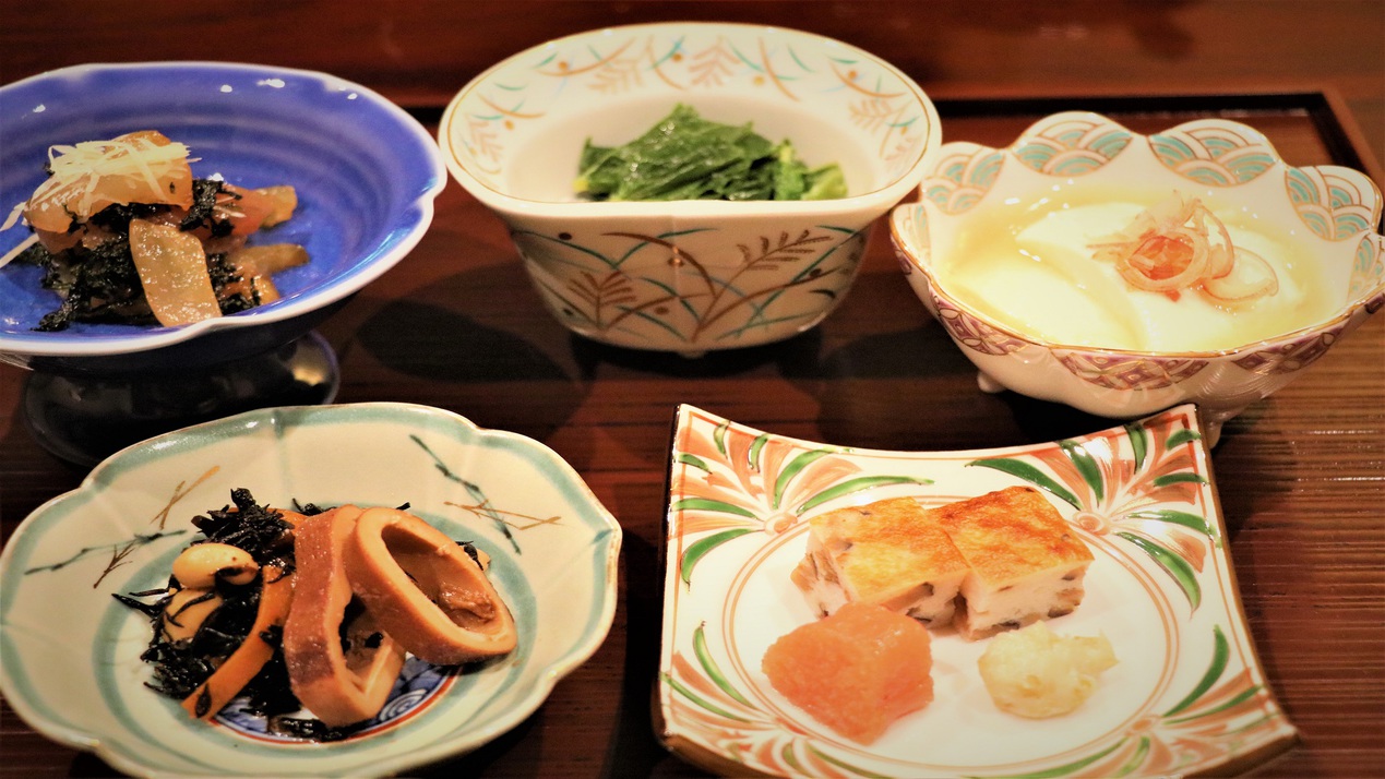 【朝食一例】ひじきと真烏賊の煮物汲み豆腐など