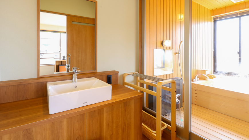 【温泉展望風呂付き客室302】展望風呂付き客室へ