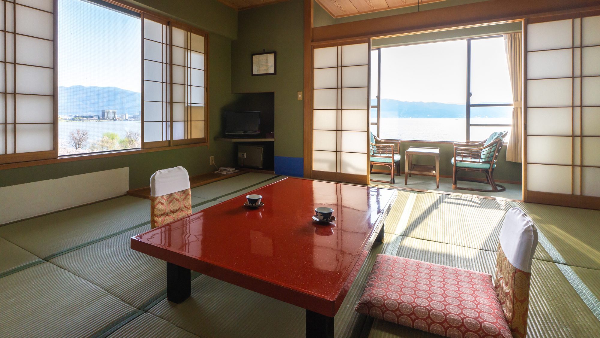 Suwako En Suwako En is perfectly located for both business and leisure guests in Suwa. Featuring a satisfying list of amenities, guests will find their stay at the property a comfortable one. All the necessary 