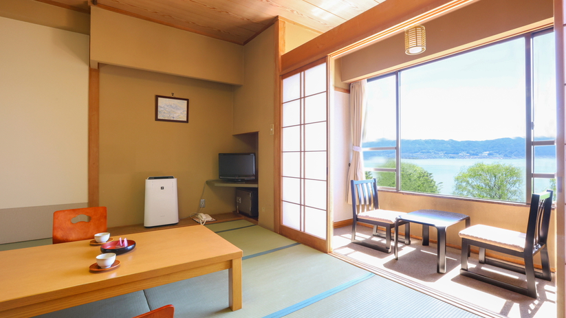 【湖側和室】