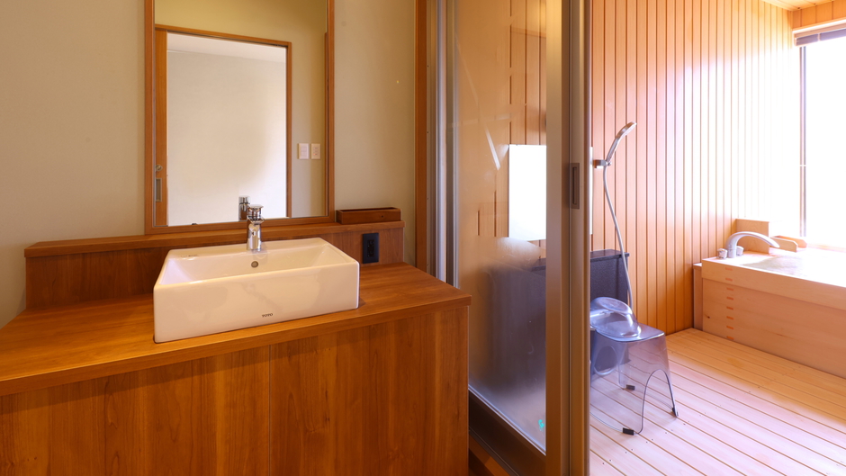 【温泉展望風呂付き客室街側305】