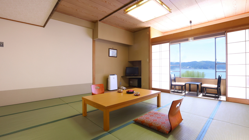 【湖側和室】
