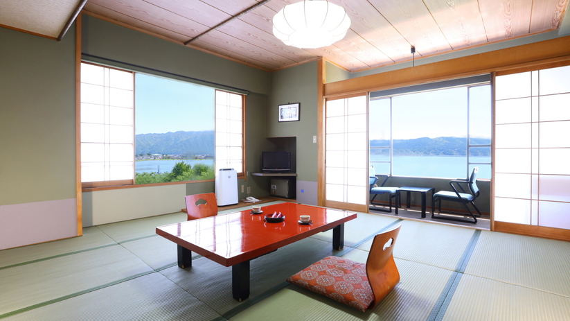 【湖側角部屋和室】