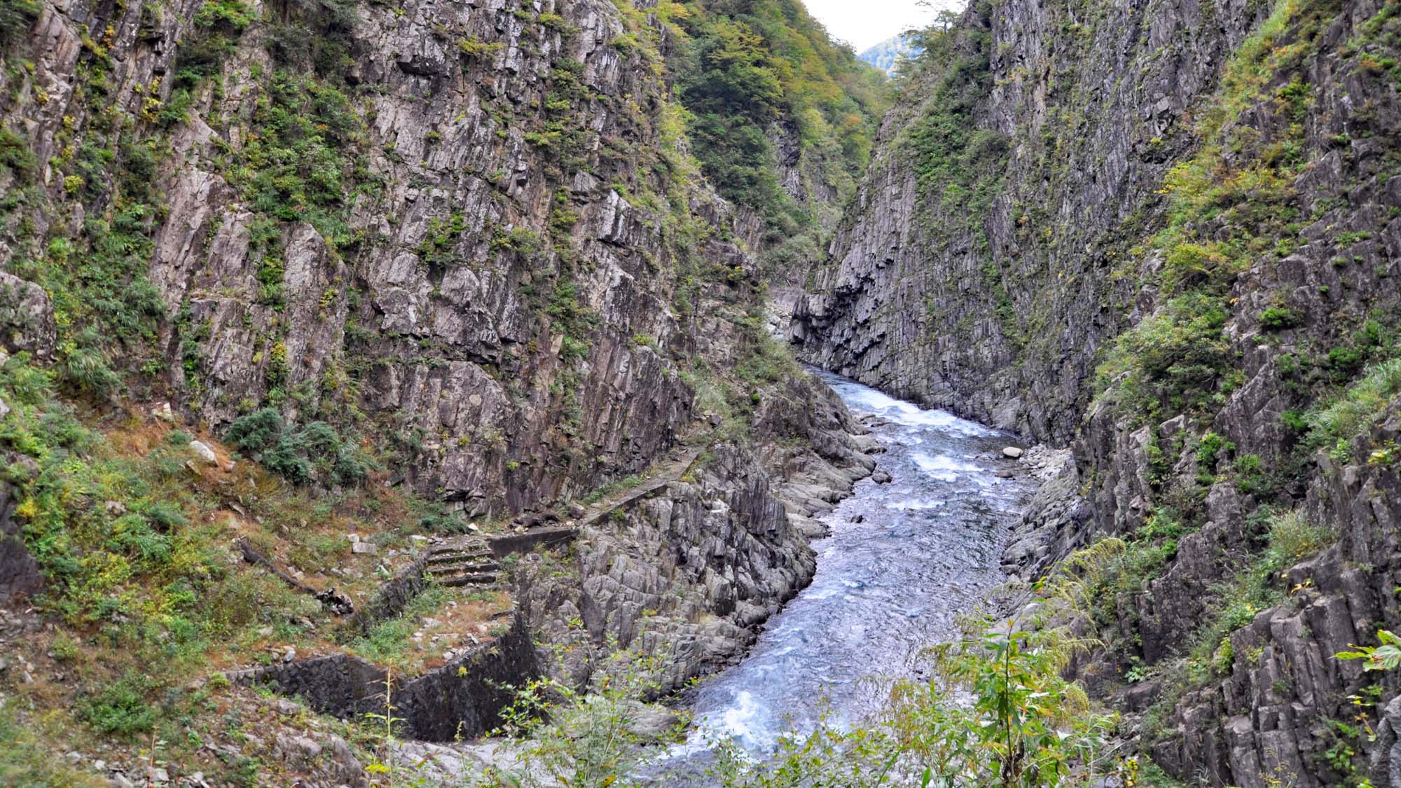 【清津峡】自然が織りなすダイナミックな渓谷です