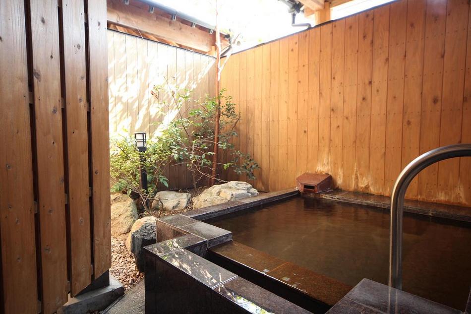 Ueki Onsen Kirinoyu The 3-star Ueki Onsen Kirinoyu offers comfort and convenience whether youre on business or holiday in Kumamoto. The property offers a high standard of service and amenities to suit the individual nee