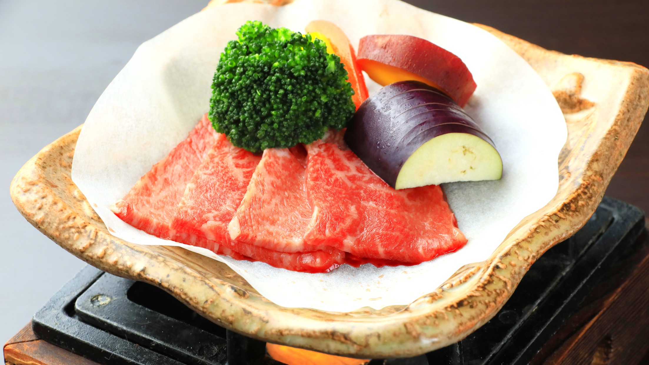 【最上級会席豊前】国産牛の陶板焼き（一例）