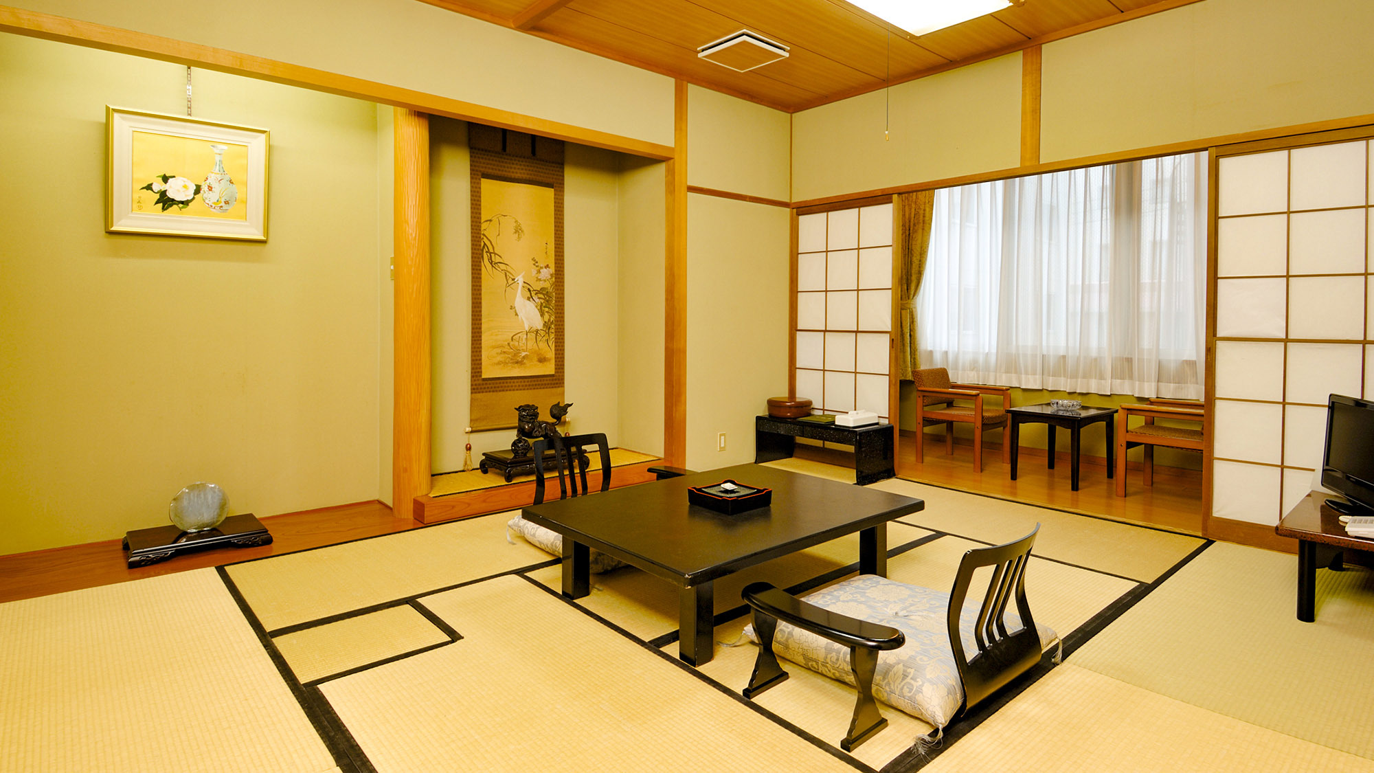 ・【和室一例】畳のお部屋で足を伸ばしてお寛ぎください