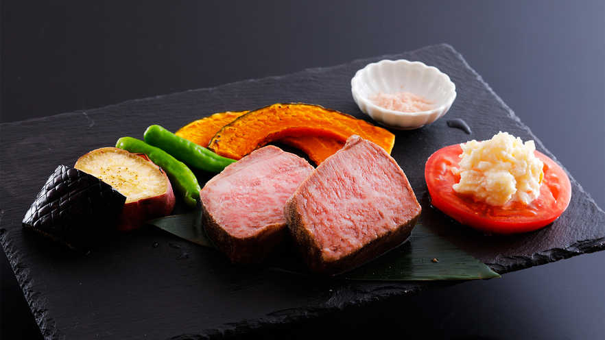 【旬会席-洋-イメージ-】低温で旨味を凝縮した国産和牛ステーキ。しっとりと肉本来の旨味溢れる一品