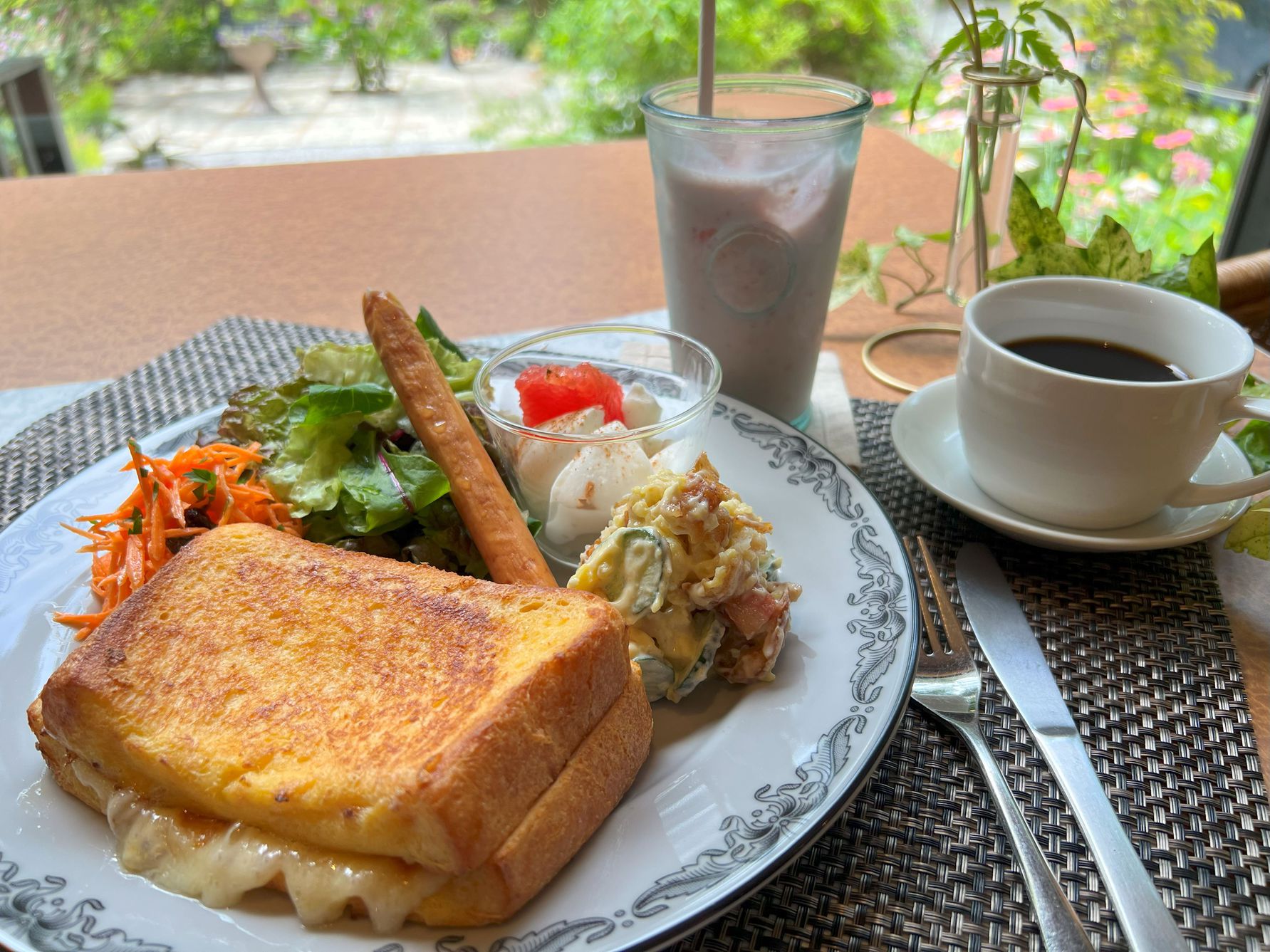 朝食