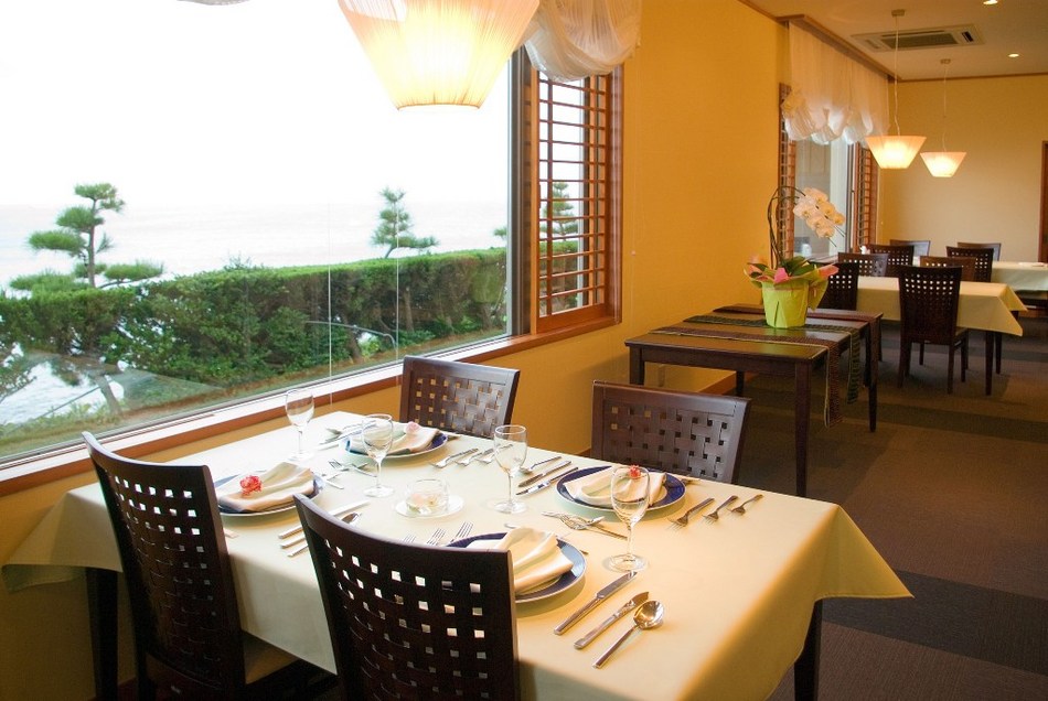 太平洋を見ながら食事ができるレストラン