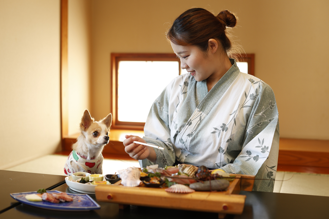 お食事も、ペットと一緒。うれしいね♪