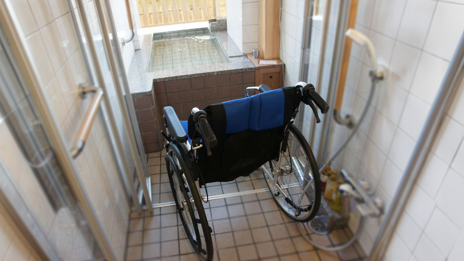 [バリアフリールーム]お部屋の露天風呂まで車いすでお入りいただけます