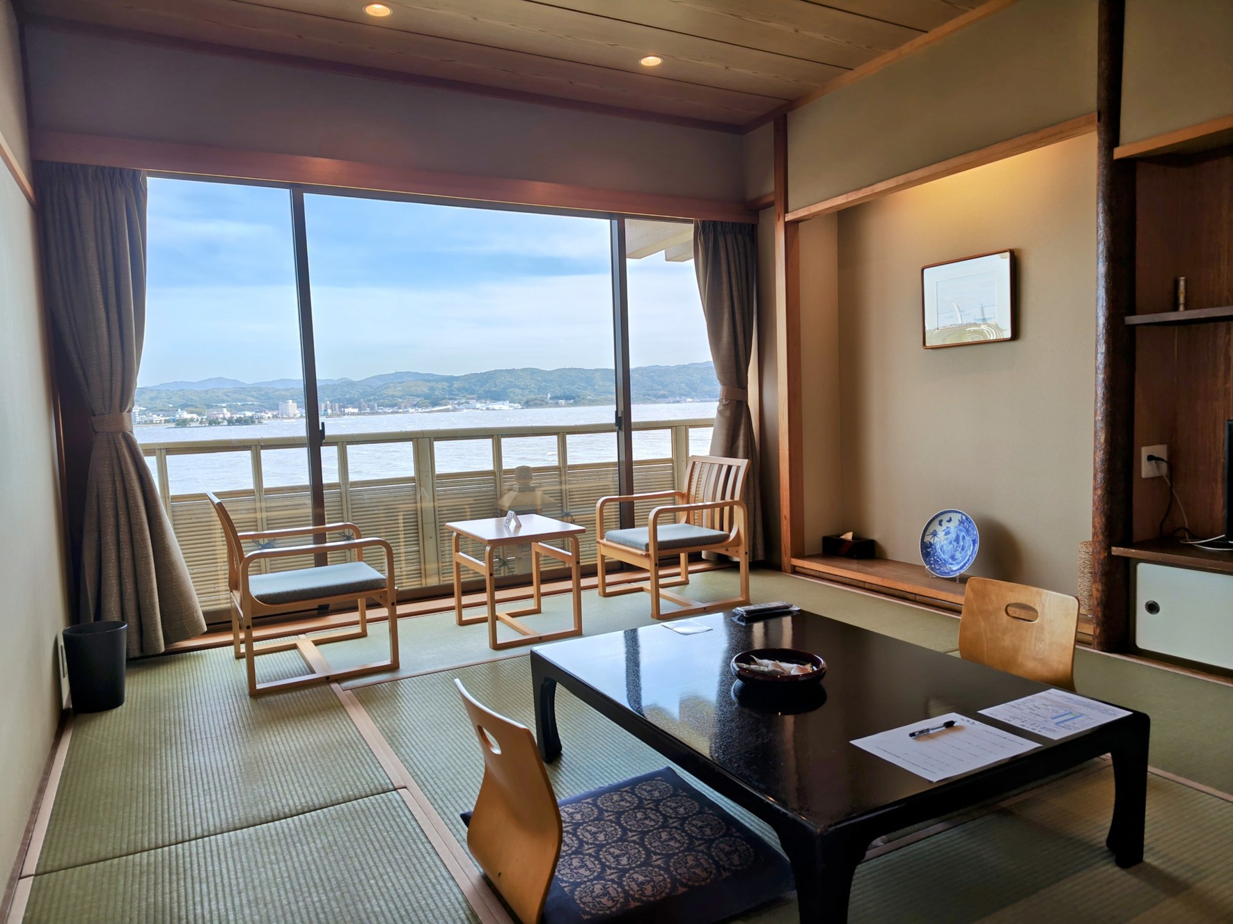 湖側和室