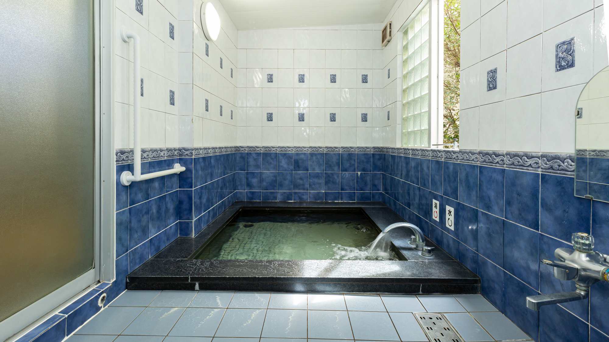 *【男性大浴場：写真一例】浴室