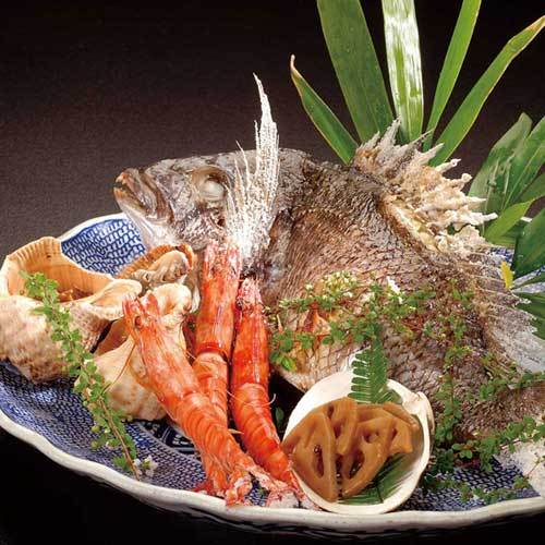 夕食一例（黒鯛・ニシ貝塩焼き）