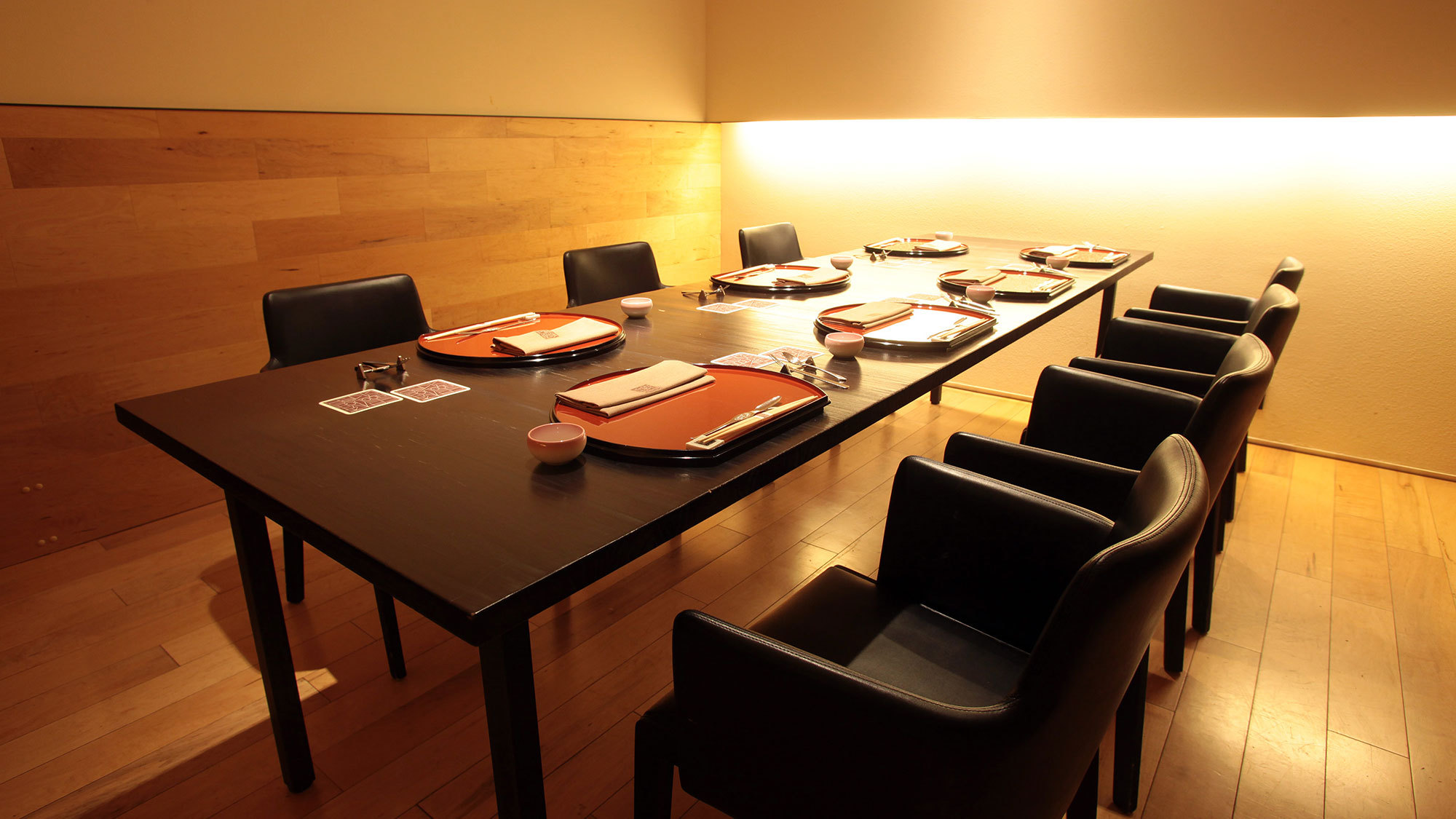 【食事処SHIOSAI】コチラの会場では、8名様でもご用意できる広めの個室席がございます。