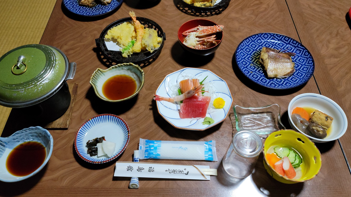 *【食事一例】いつもよりちょっと豪華な旅館のお食事に舌鼓。