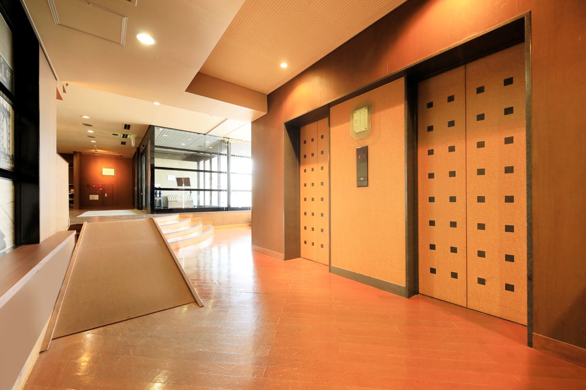 1Fエレベーター前