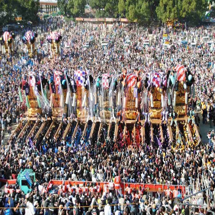 勇壮華麗な新居浜太鼓祭り(四国三大祭りのひとつ)例年10/16〜18(変動する可能性有)