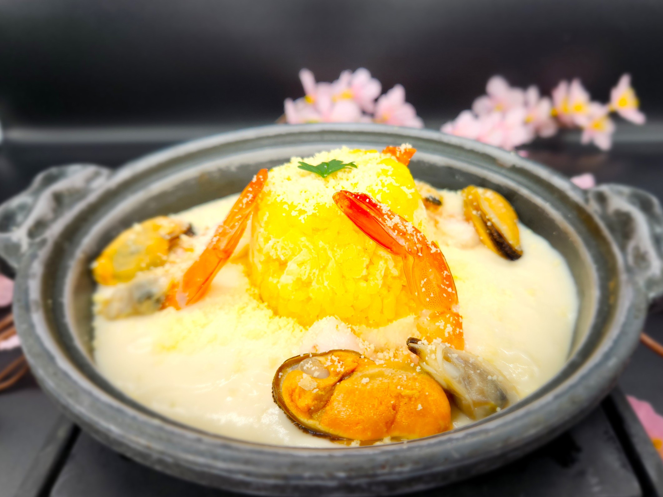 【2025年春限定メニュー】シーフードのチーズリゾット鍋