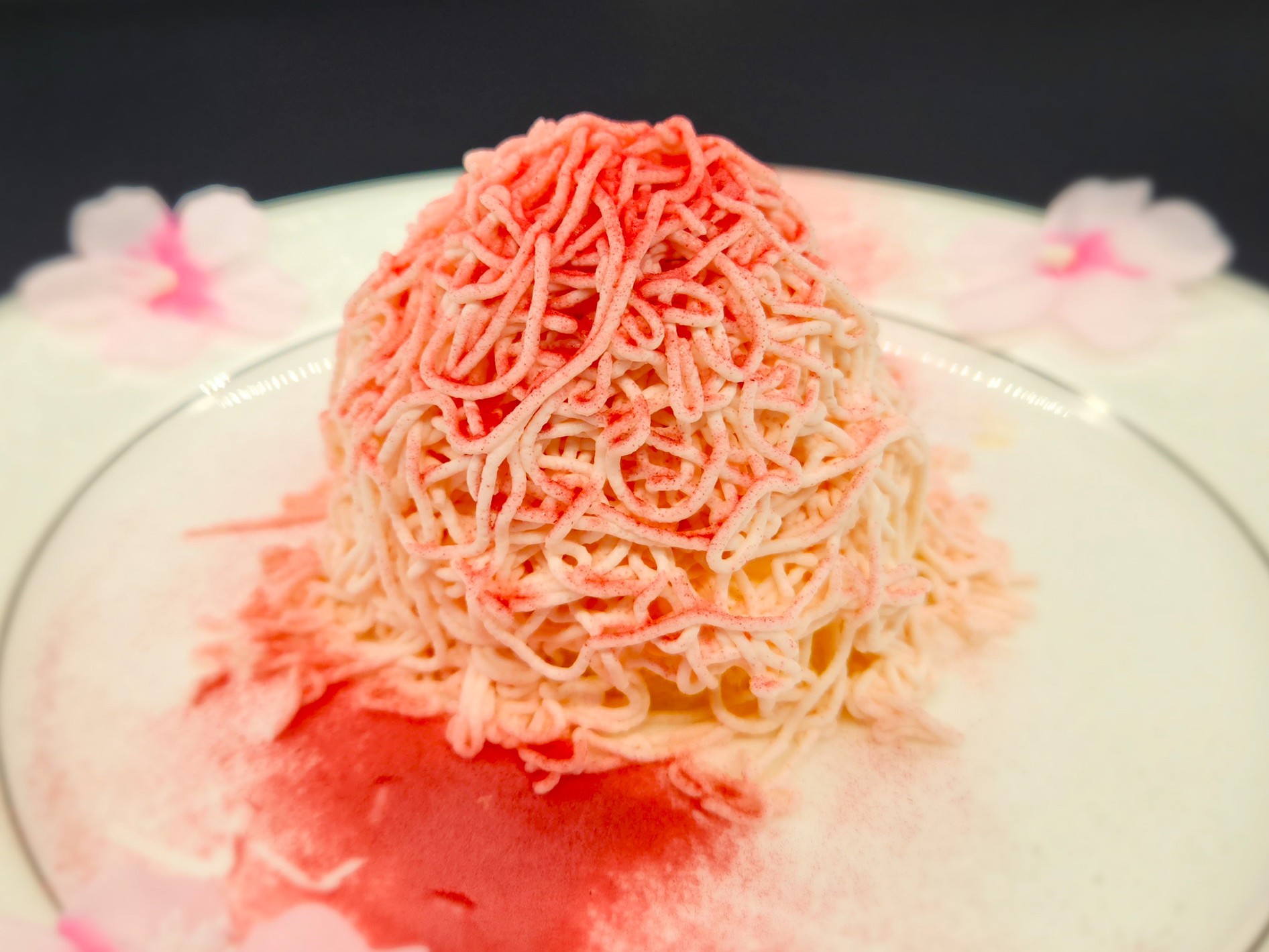 【2025年春限定メニュー】搾りたてイチゴのティラミスモンブラン