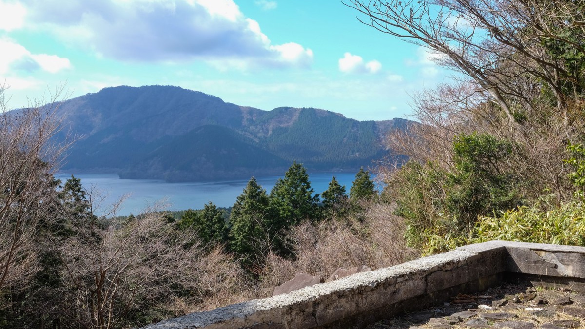 「金太郎岩展望台」には、芦ノ湖が望める秘密のビュースポットが♪