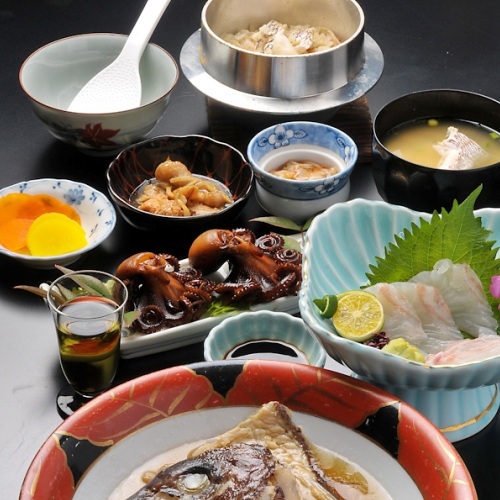 Restaurant & Yado Shimotsuitei Set in a prime location of Kurashiki, Restaurant & Yado Shimotsuitei puts everything the city has to offer just outside your doorstep. The property has everything you need for a comfortable stay. All 