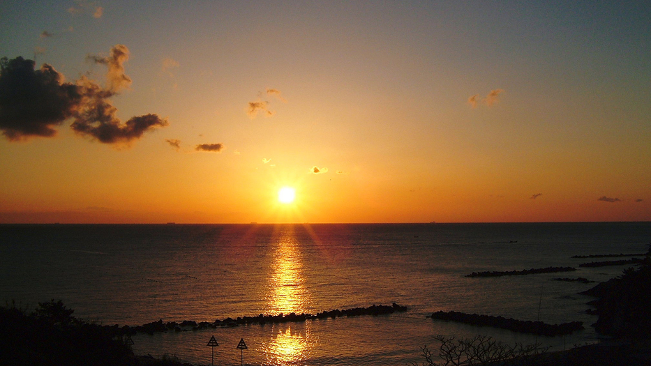 答志島の海日の出や日没はまた違う顔を見せます