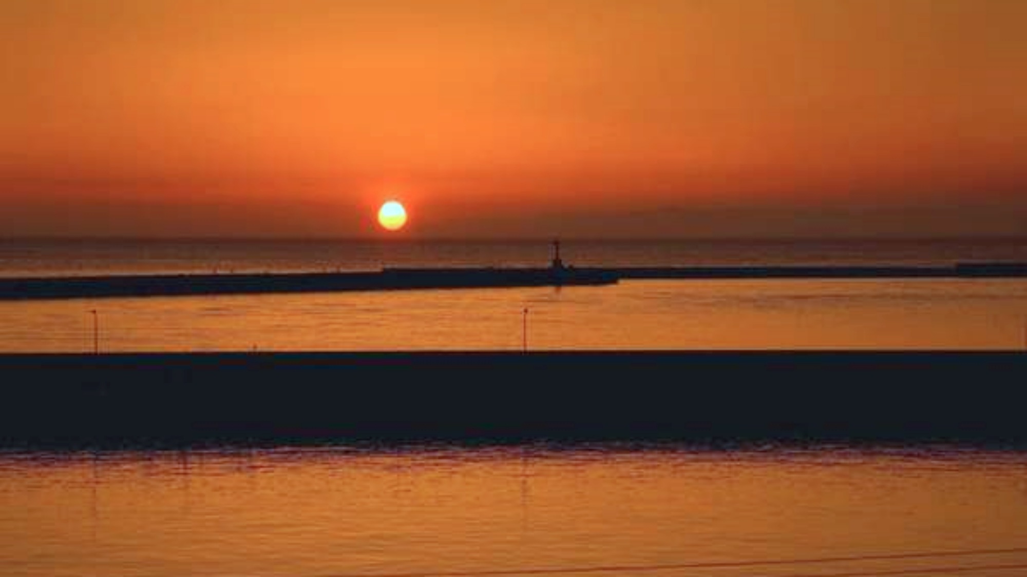【夕焼け】夕日がゆっくりと日本海に沈んでいく絶景をお楽しみ下さい