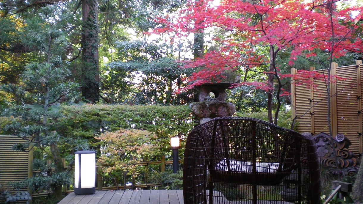 『松風庵』松籟の間（１０１号室）の秋の広縁