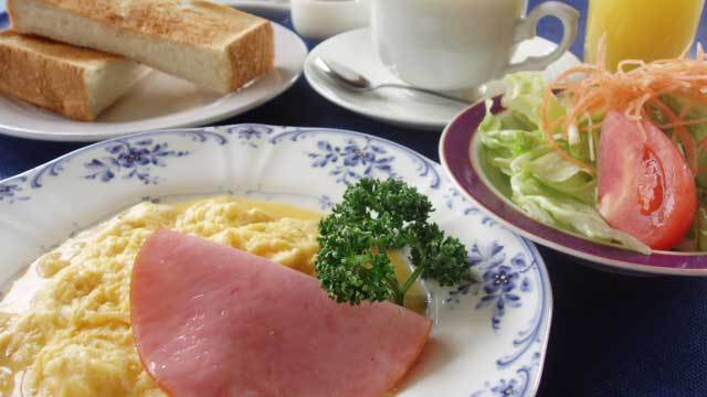 *朝食一例/洋朝食。クラブハウス内のレストランでご用意いたします。