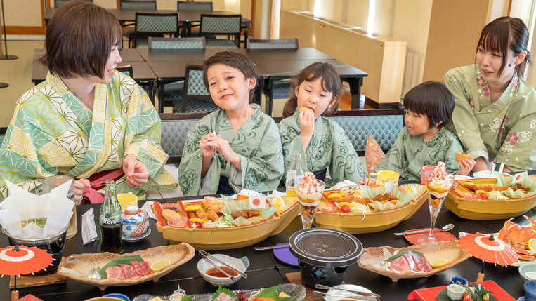 【イメージ】みんなで囲む豪華な海鮮料理に、会話も弾む！