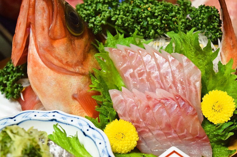 【夕食膳】別注：お刺身盛合せめばるの姿盛り