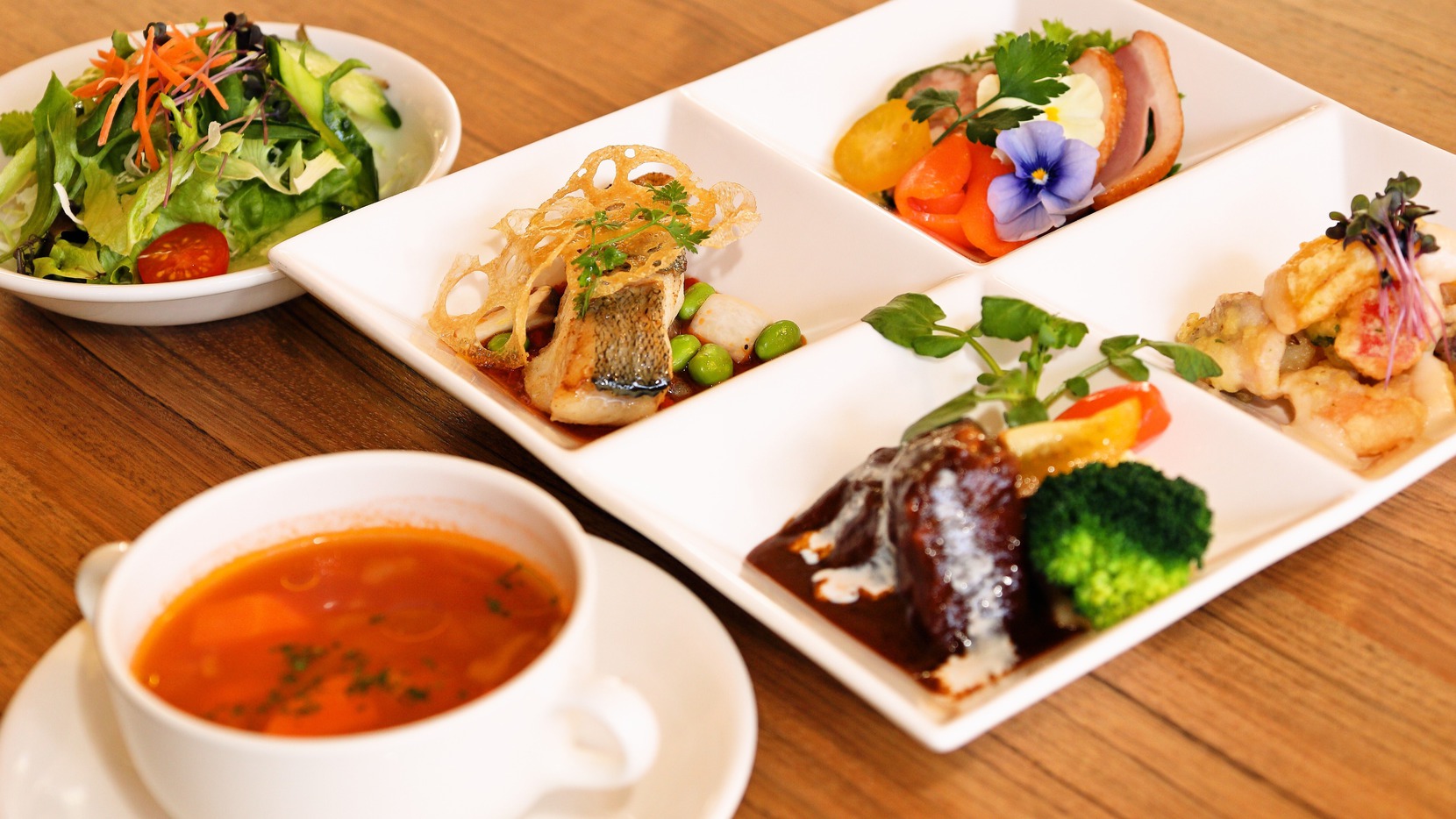 一番人気のリュクスプレートランチ<¥2，000-(税サ込)>