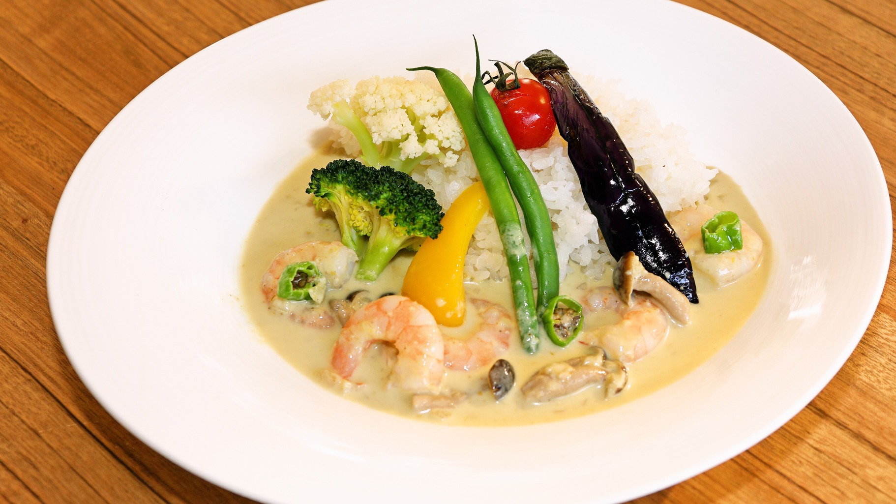 開業から人気のグリーンカレー<¥1，650-(税サ込)>