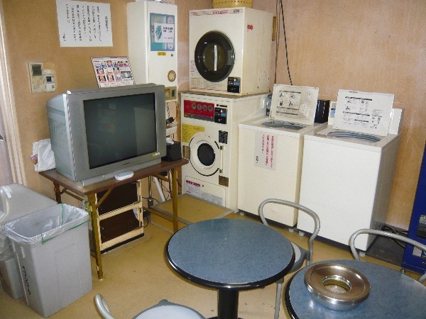 ５階休憩室コインラントリー