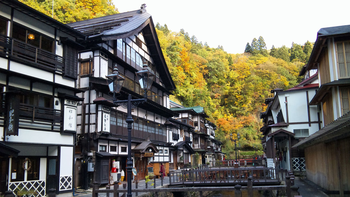 【秋の銀山温泉】