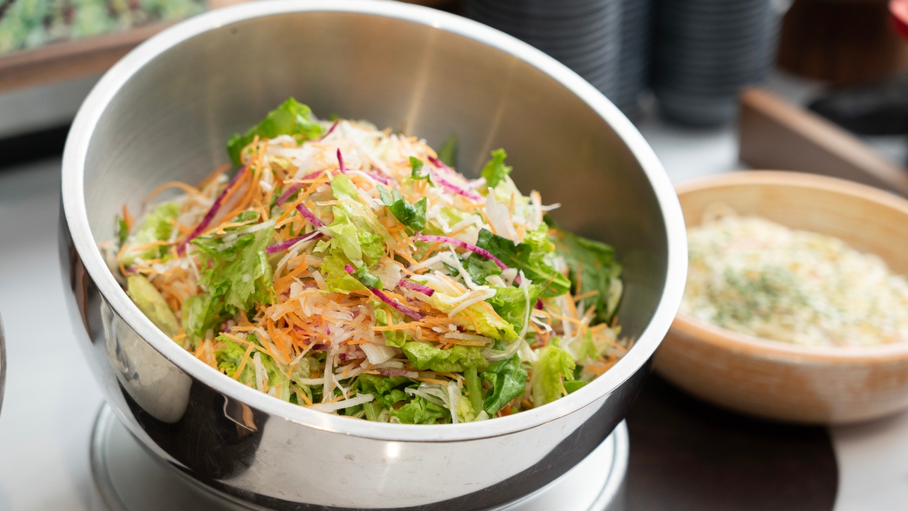 有機ＪＡＳ認定の野菜を使用したサラダはビタミンＣやミネラルが豊富