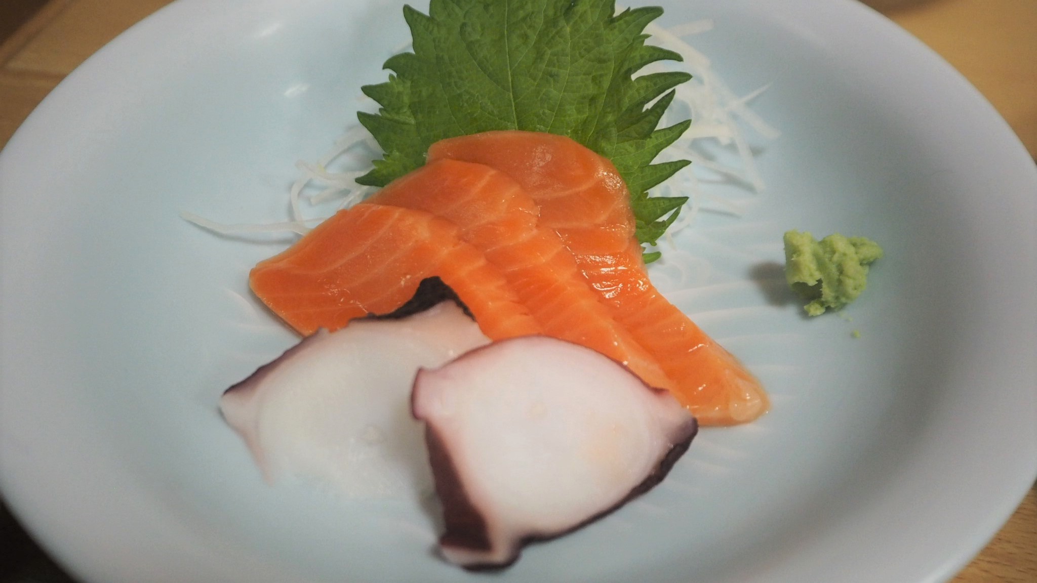 *夕食一例／新鮮なお刺身は身がぷりぷりとしていてとても美味しい！