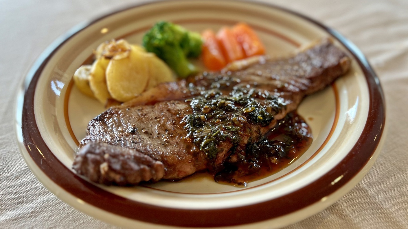 *牛サーロインステーキ/新潟県産和牛を使用した柔らかい食感のステーキ