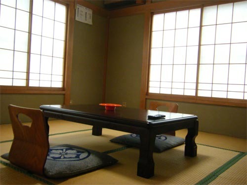 和室のお部屋でおくつろぎください♪